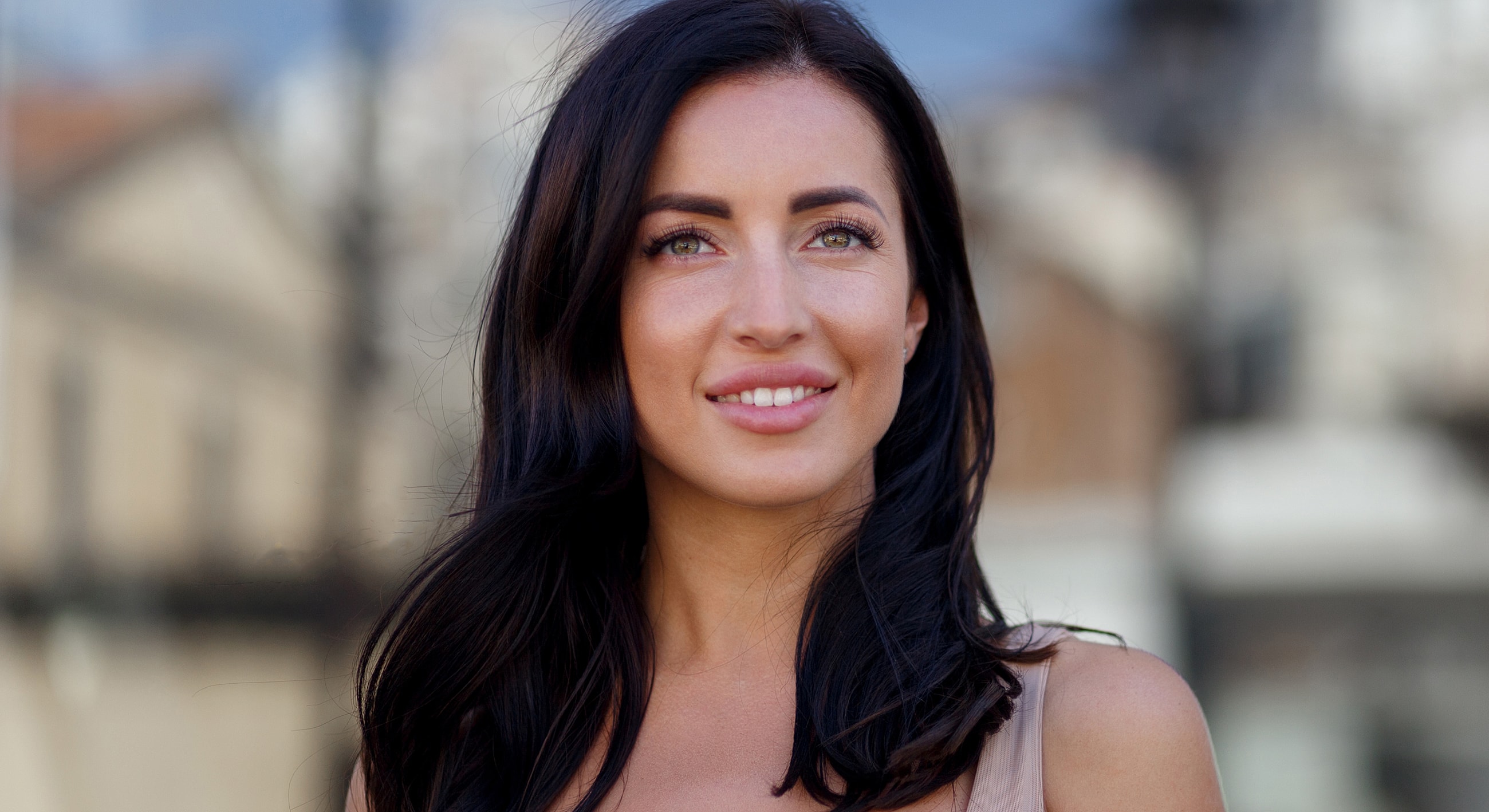 Woman smiling in a outdoor setting.